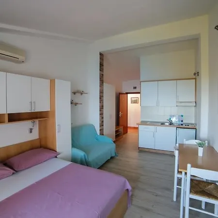 Beachfront Studio Gradac 4414 3 Apartamento